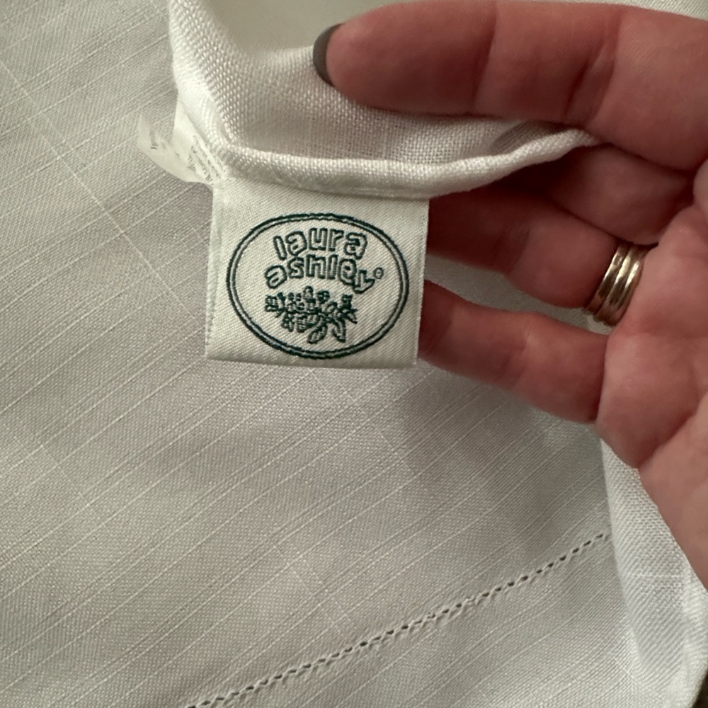 Laura Ashley white Round Tablecloth